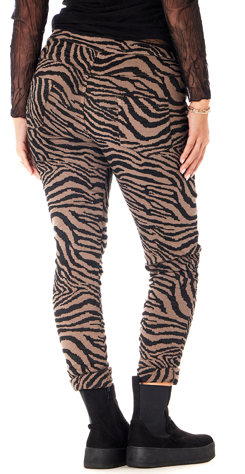 Bukser med zebra print mocca Likelondon