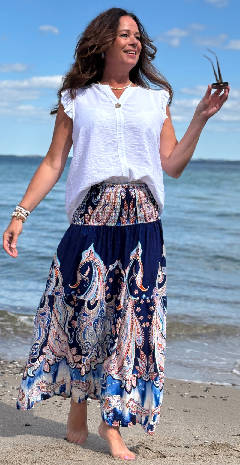 shop nederdel fra likelondon med smock og paisley print navy