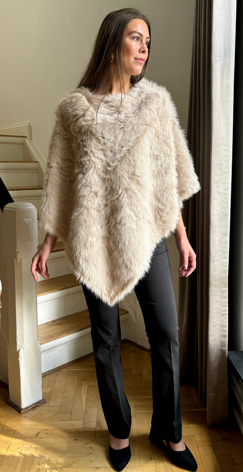 Faux fur poncho creme