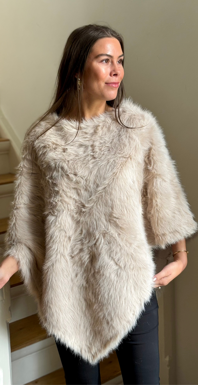 Fauxfur poncho creme