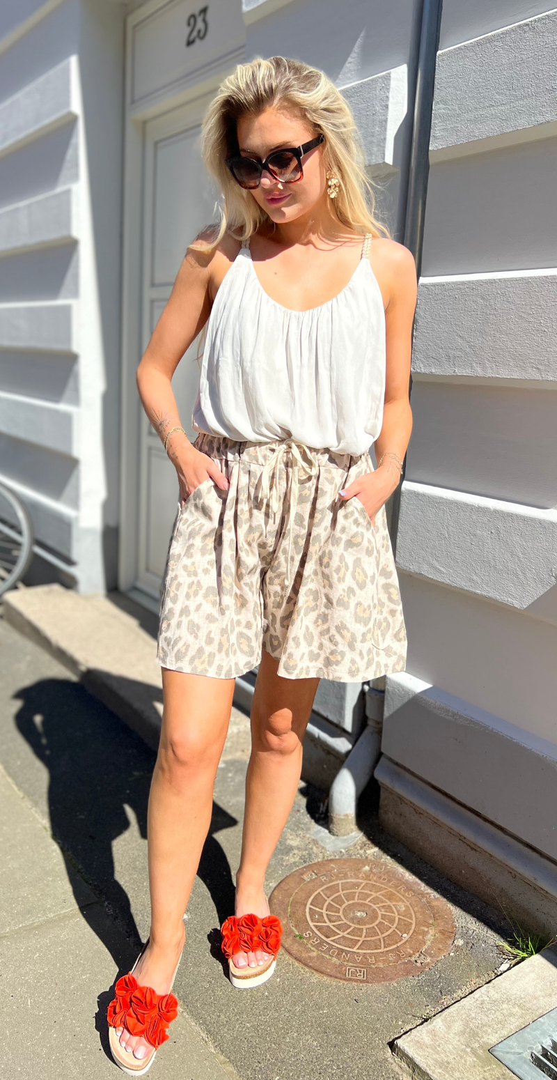 Sarah shorts med bindebånd leopardprint i viskose og hør