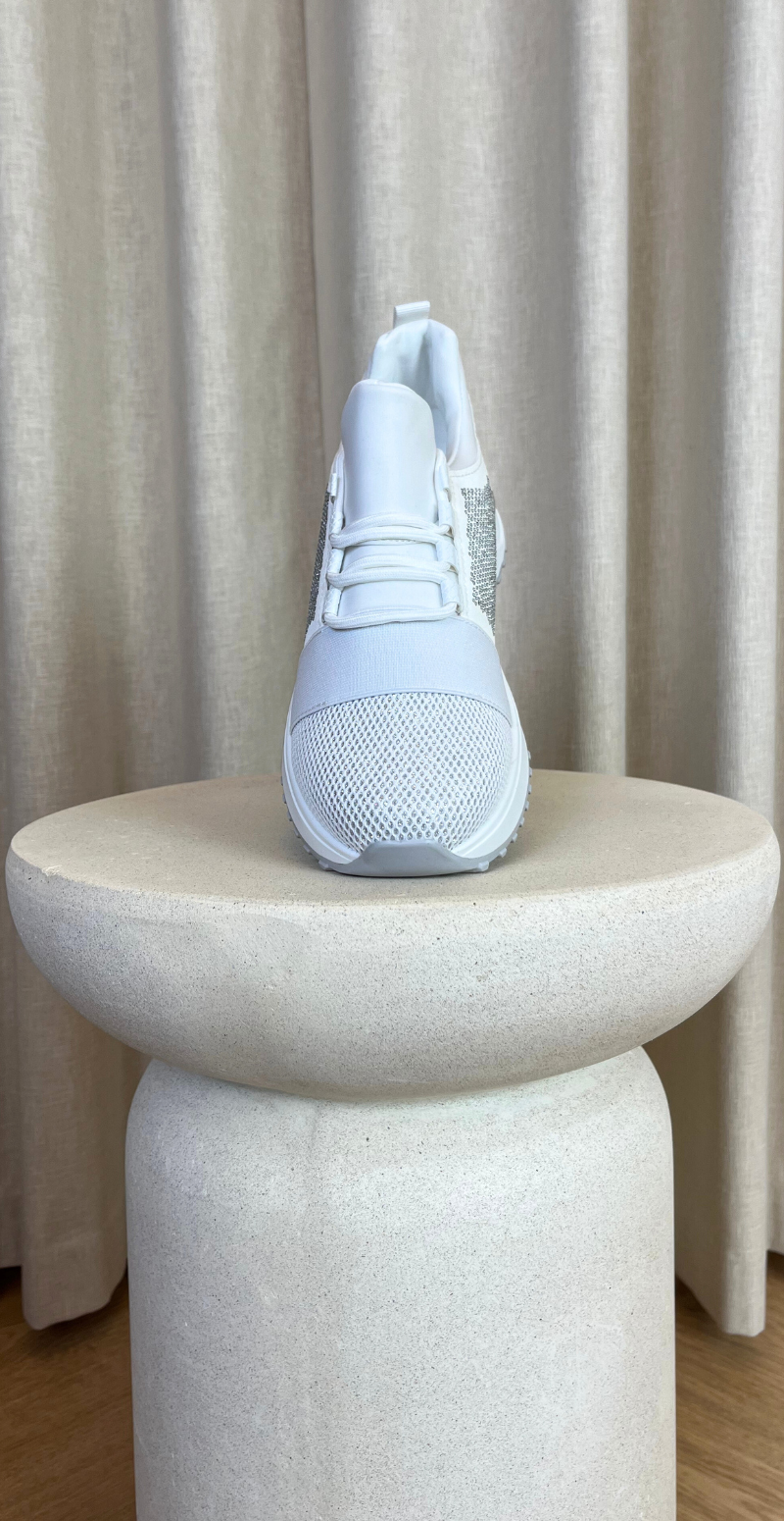 hvide sneakers med sølv detaljer forfra likelondon shoes