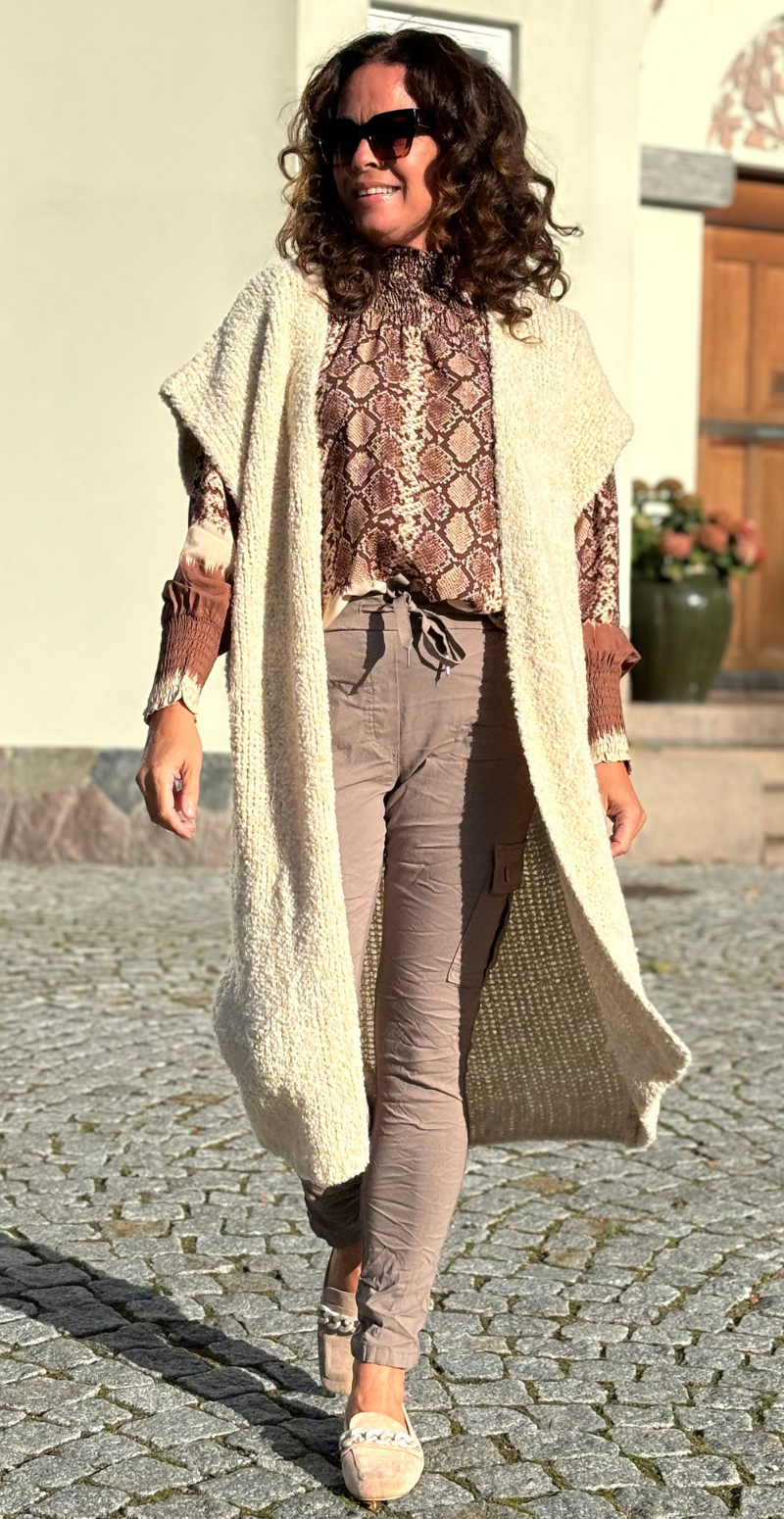 Lang ærmeløs cardigan i uldblanding beige