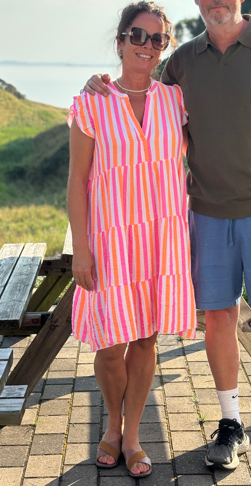 Fransiska kort kjole med peplum og striber hvid LikeLondon