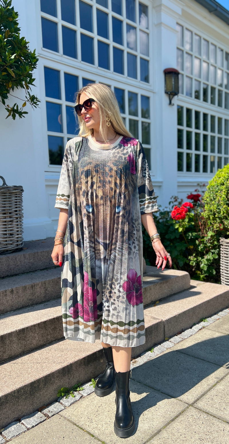 Luna plisseret strikkjole med print leopard LikeLondon