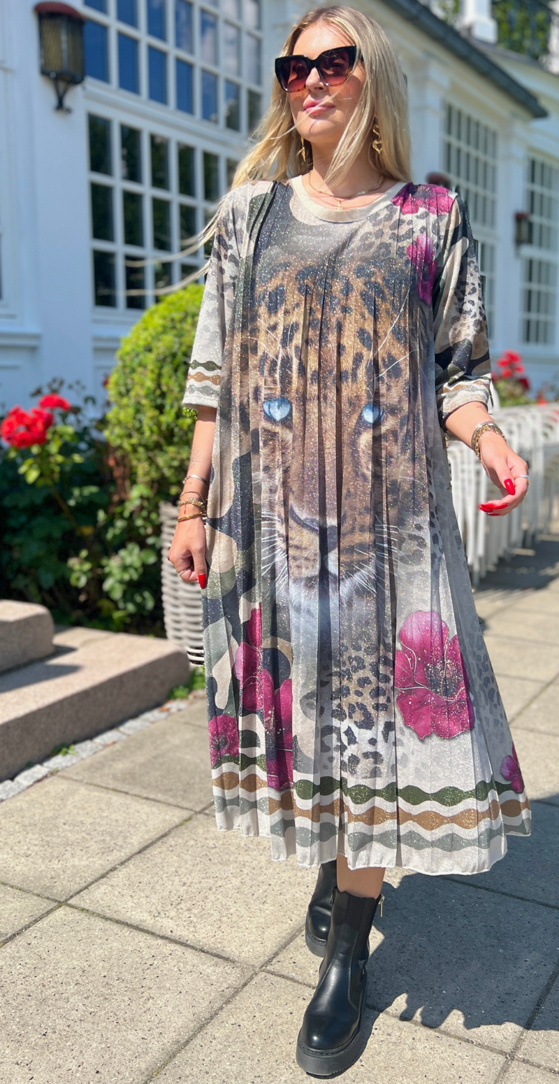Luna plisseret strikkjole med print leopard LikeLondon