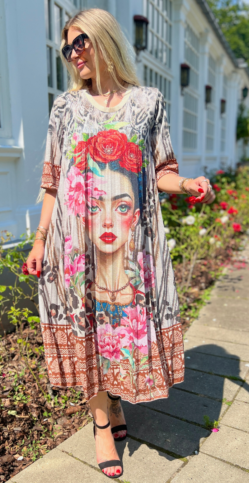 Luna plisseret strikkjole med print Frida Kahlo LikeLondon
