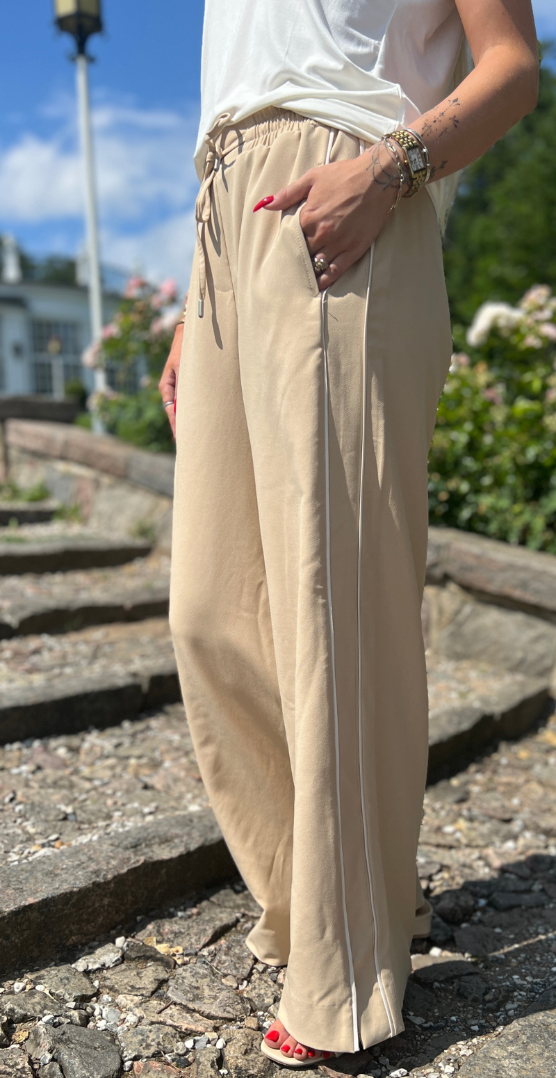 Ilva bukser med stribe beige LikeLondon