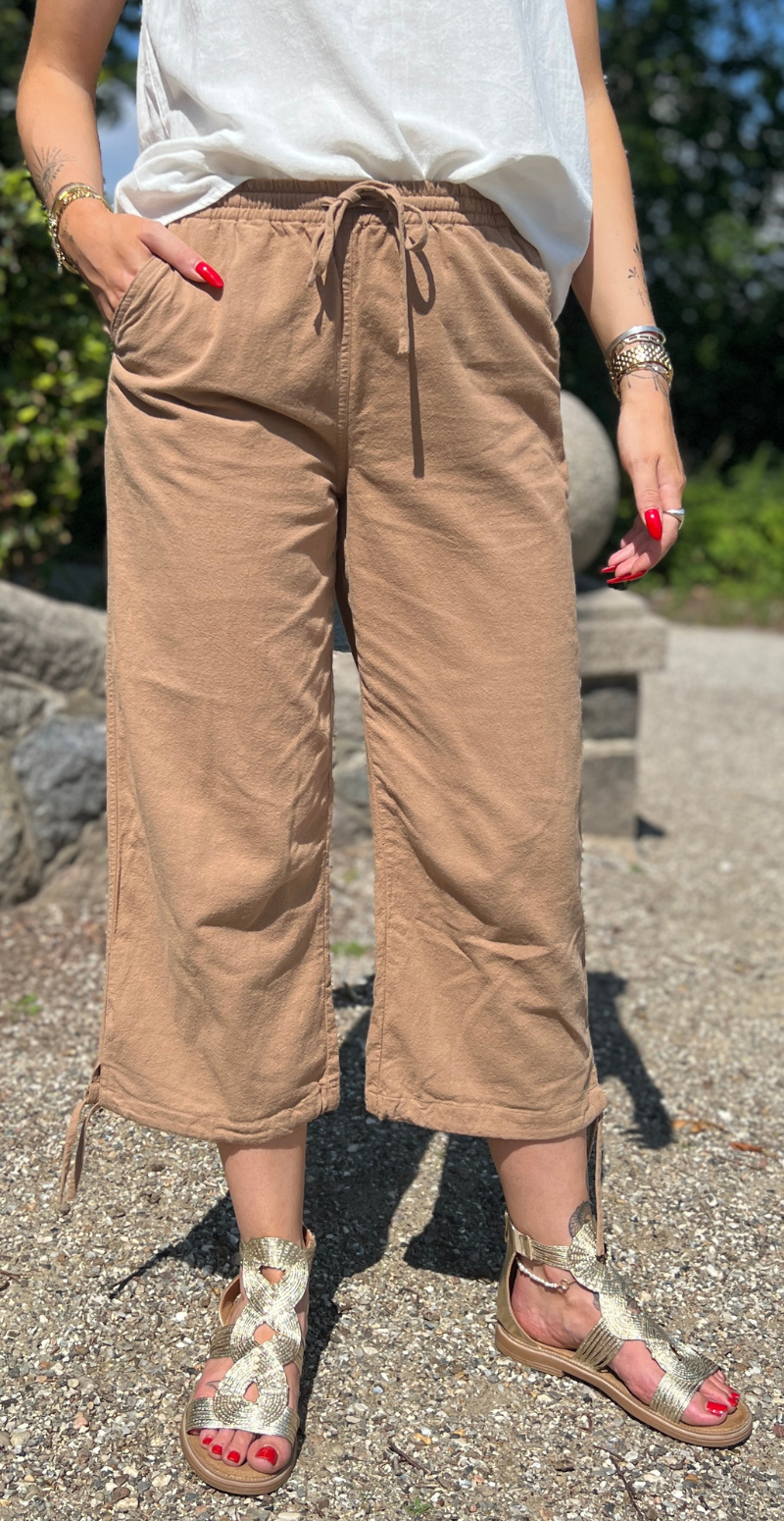 Sally capri bukser med bindebånd og snøre desert brown