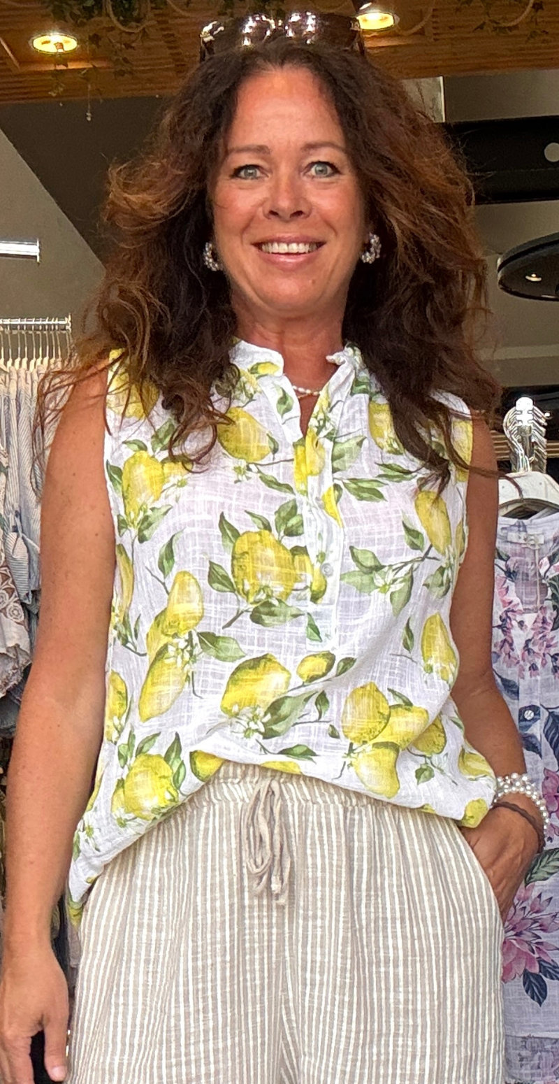 Forudbestilling uge 21 Dorota top med knapstolpe og citroner LikeLondon