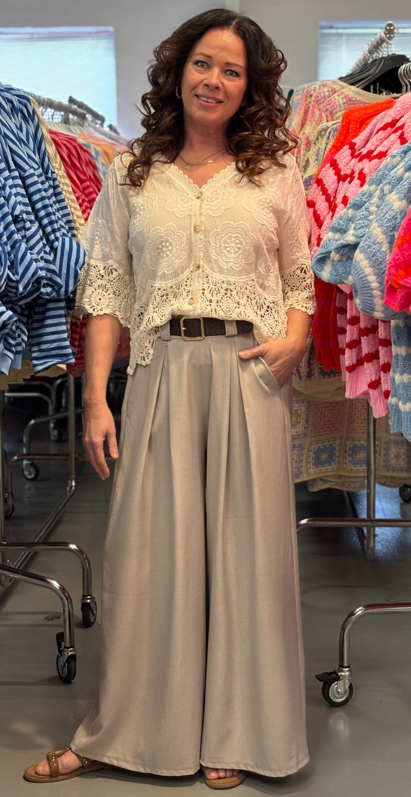 Silvia cardigan med 3/4 ærmer og hæklede kanter beige LikeLondon