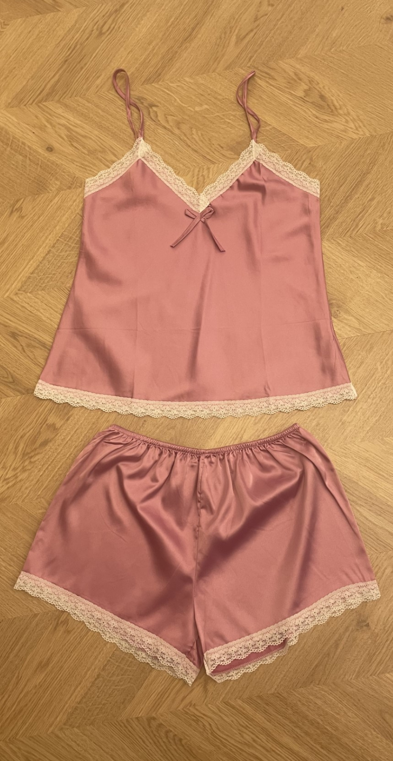 Natsæt top og shorts gammelrosa/hvid Likelondon