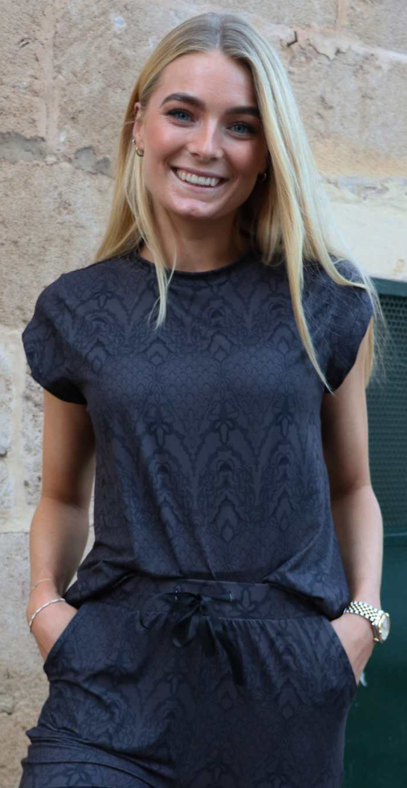 Alma t-shirt dark grey lala