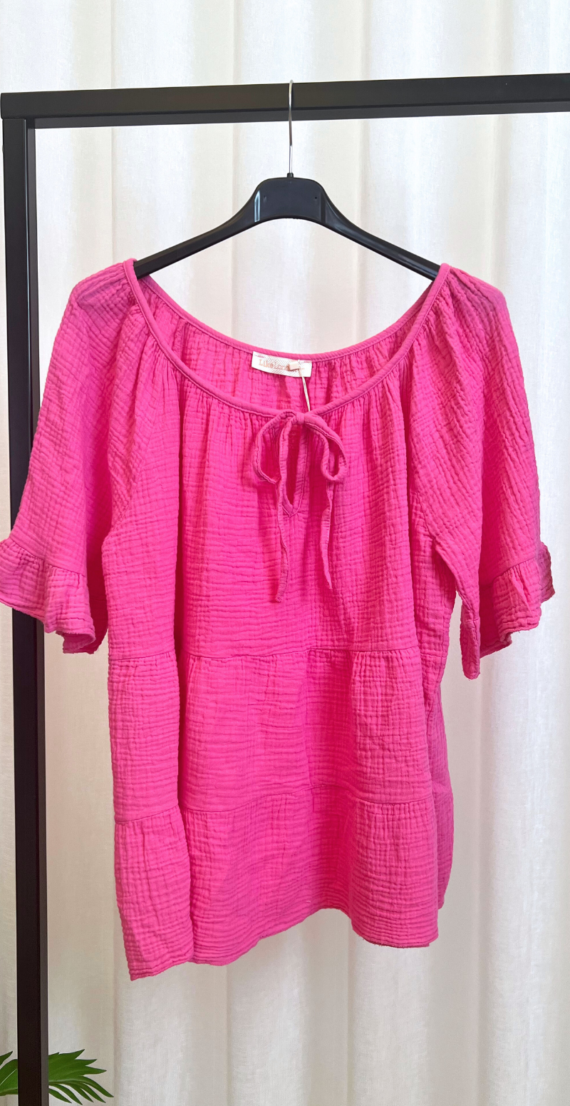 Marilyn bluse med bred halsudskæring og bindebånd fuchsia LikeLondon