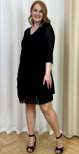 Carolina kjole i 2 lag sort Likelondon
