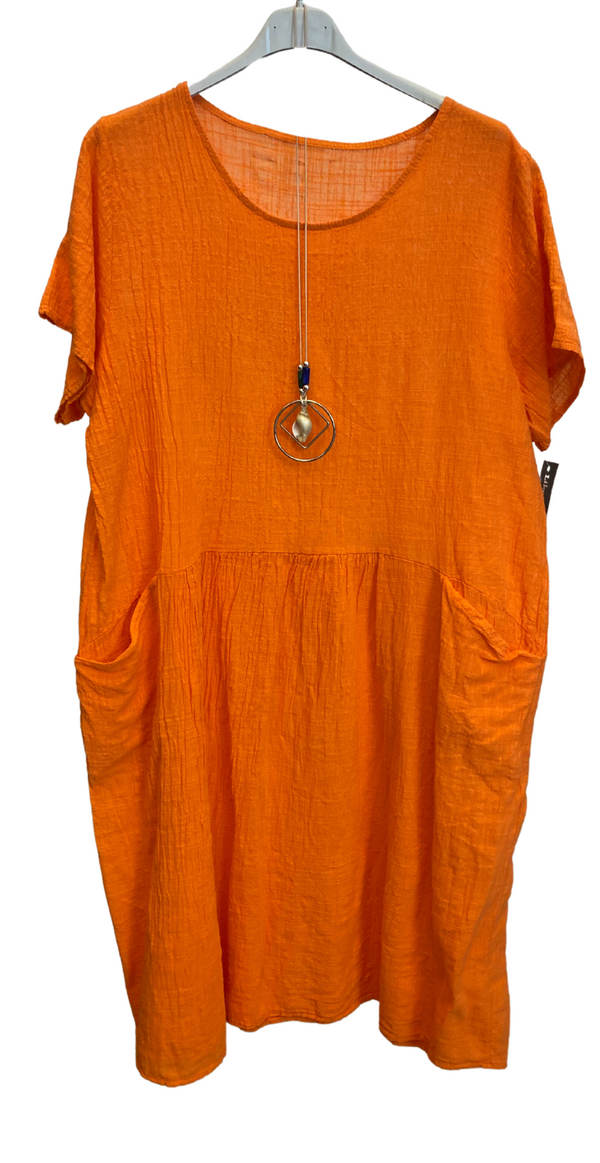 Kjole med lommer og medfølgende halskæde orange Likelondon