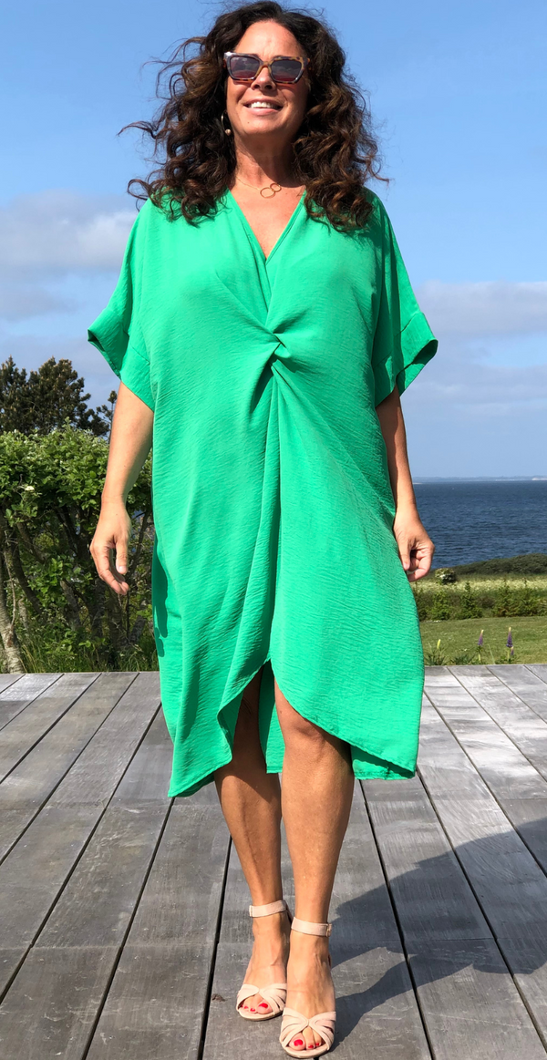 Ensfarvet kjole med knude foran grøn Likelondon