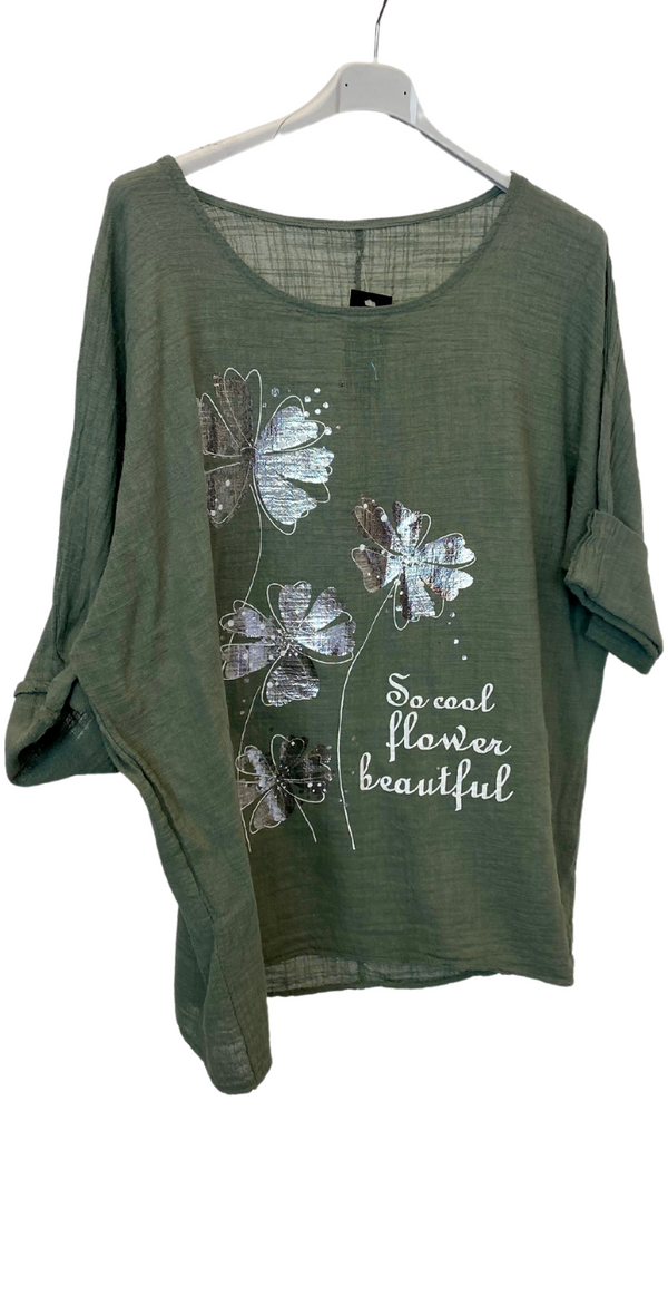 Bluse med blomster og tekst khaki Likelondon