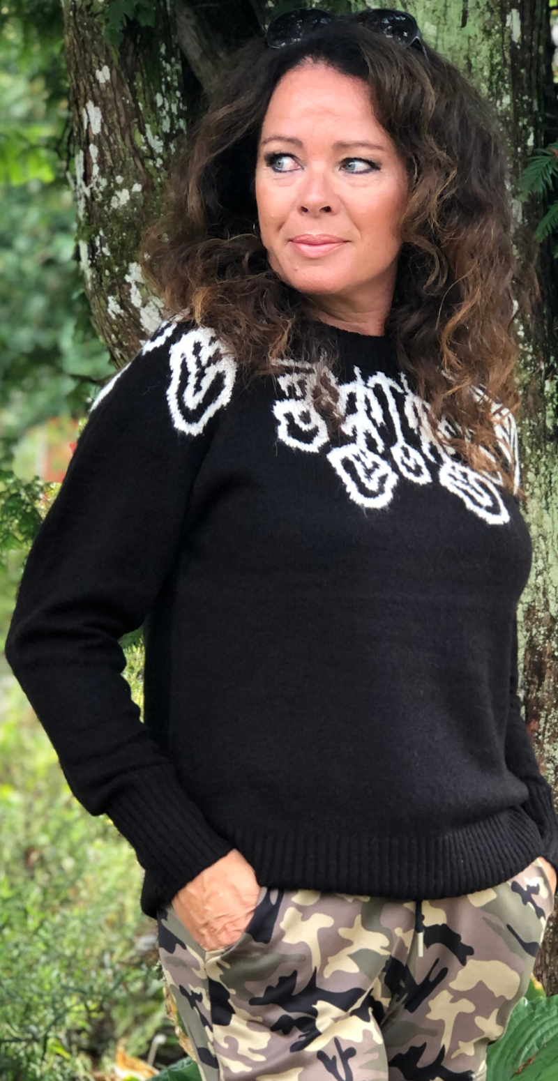 Merla pullover Black w. Moonbeam