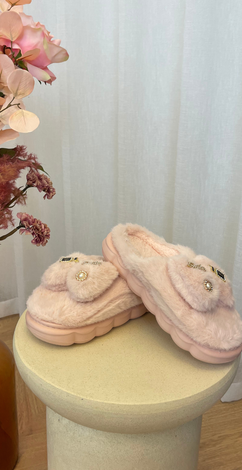 Plys hjemmesko med små vedhæng rosa LikeLondon