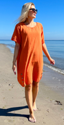 Evelyn tunika med bådudskæring blondekant på ærmet og knapper i bunden orange LikeLondon