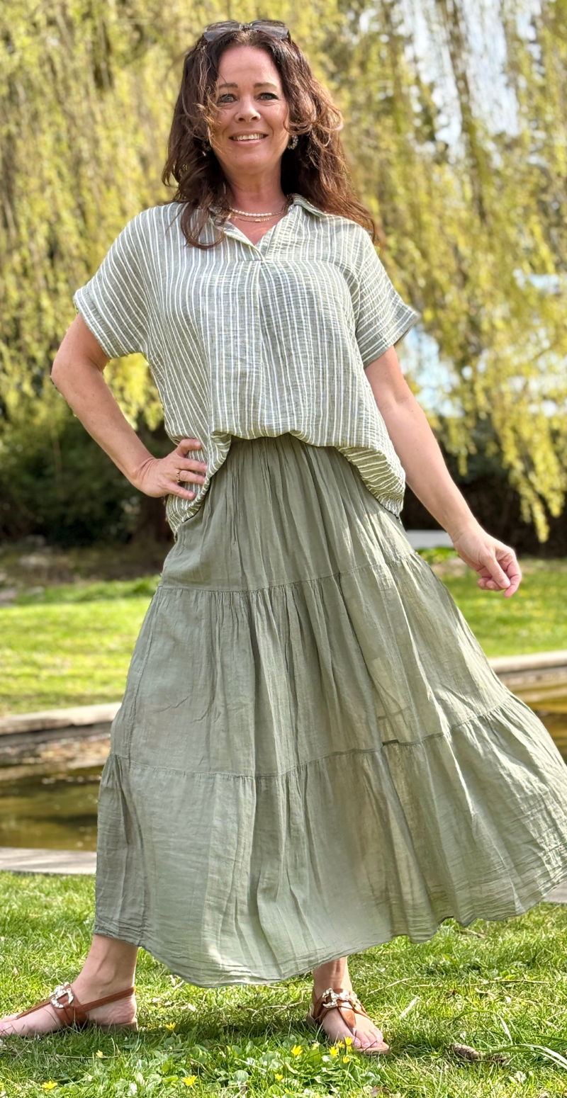 Serine bluse med striber og skjortekrave khaki LikeLondon
