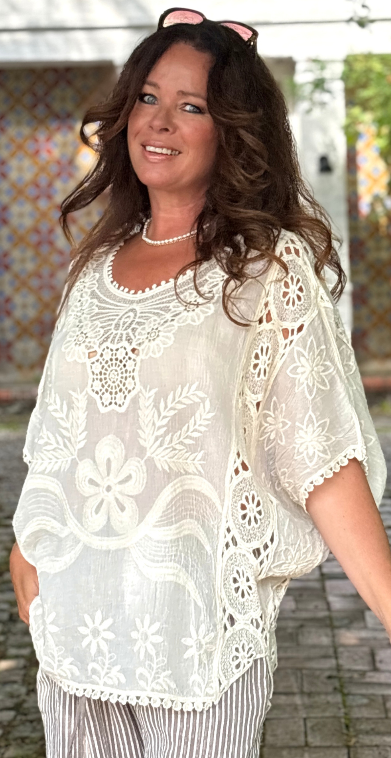 myrna bluse med blonder og flagermuseærmer beige LikeLondon