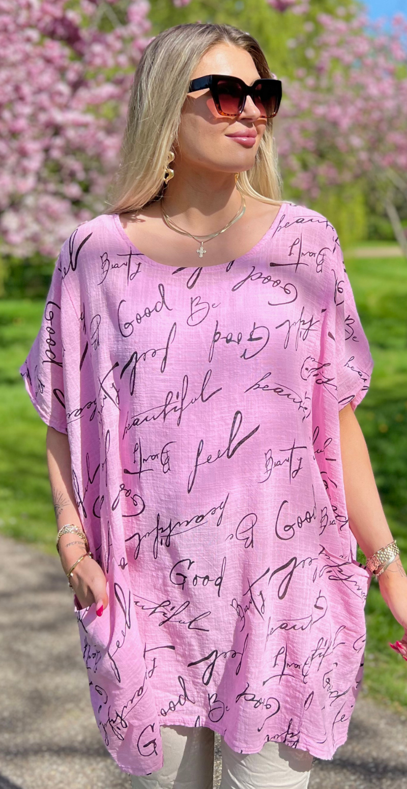 Dicte bluse med vidde, lommer og skrift pink LikeLondon