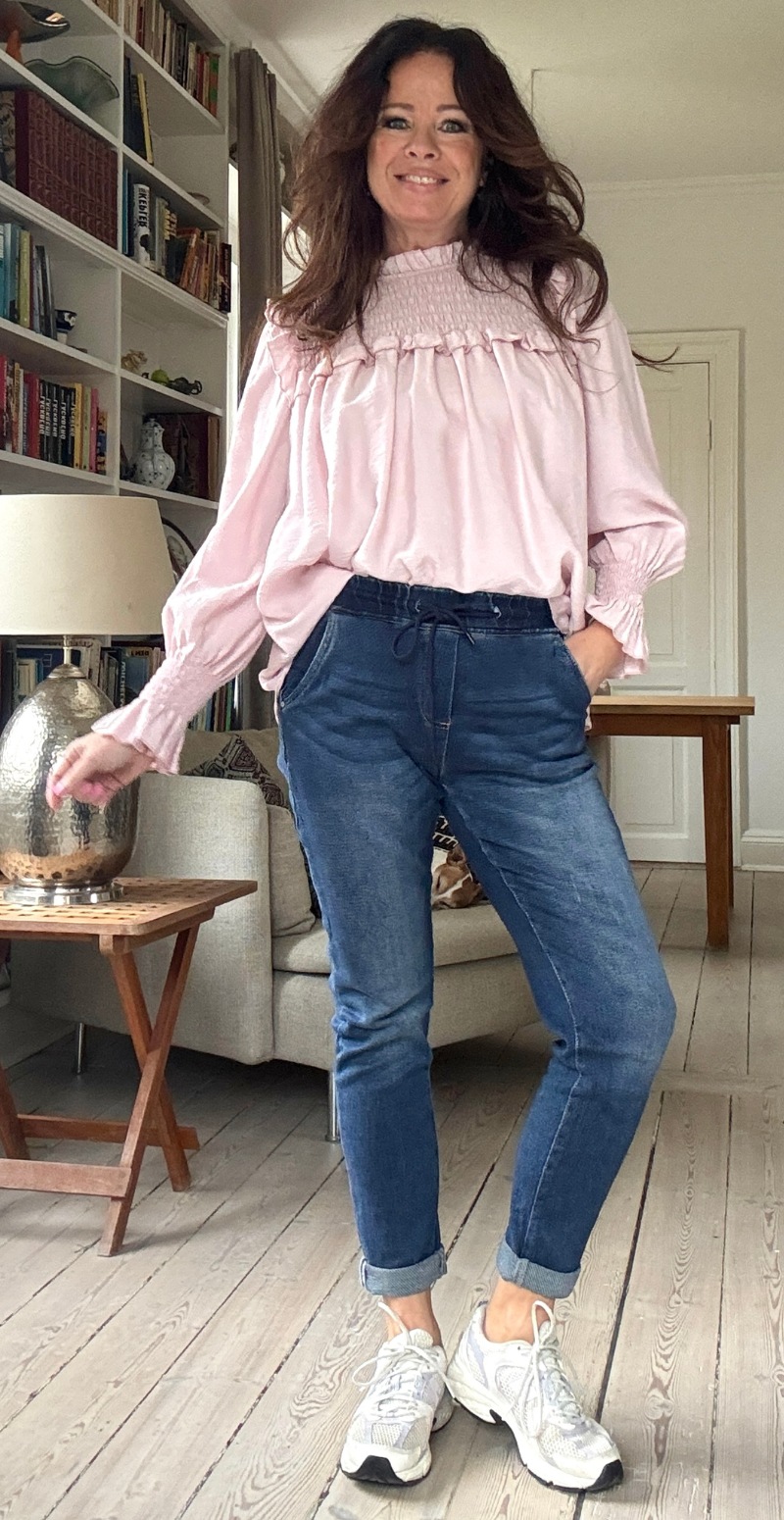 Carmela bluse med smock og flæsedetaljer pink LikeLondon