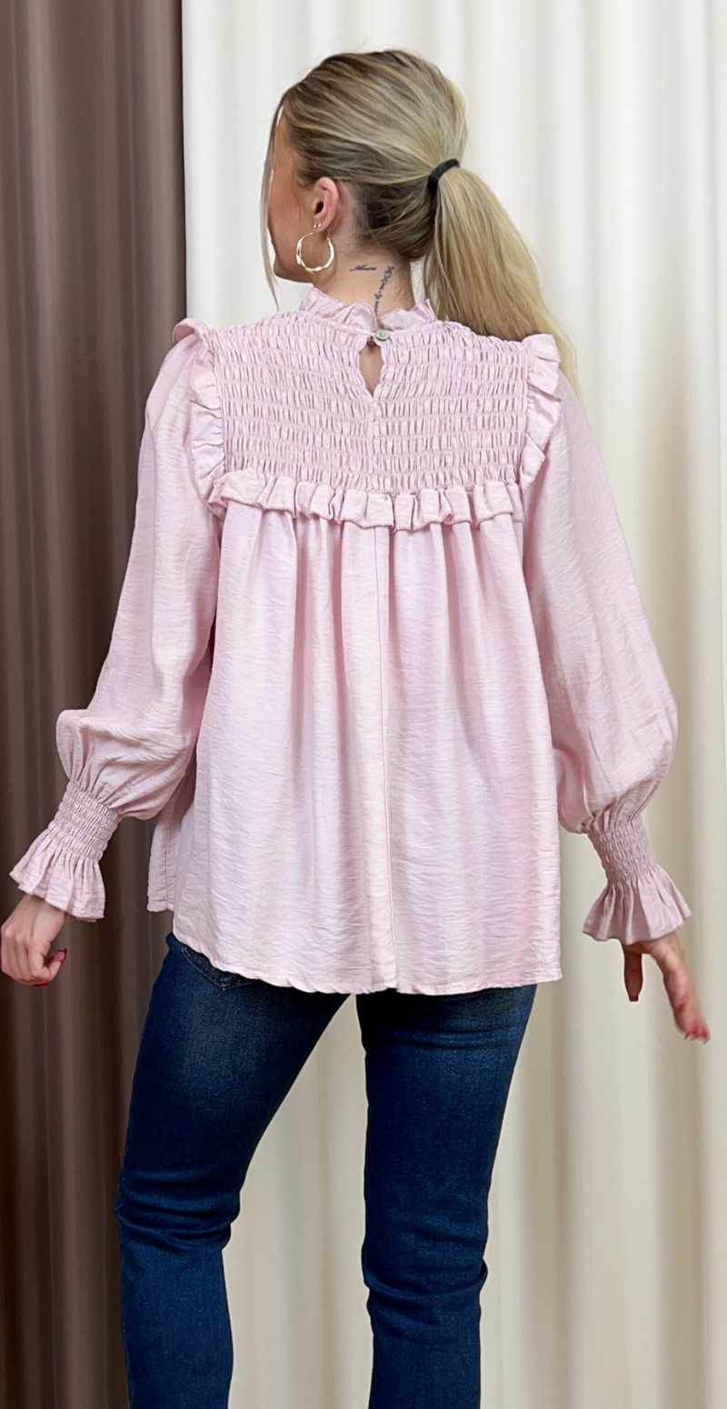 Carmela bluse med smock og flæsedetaljer pink LikeLondon