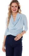 Klara bluse med vandfaldseffekt lysblå Likelondon