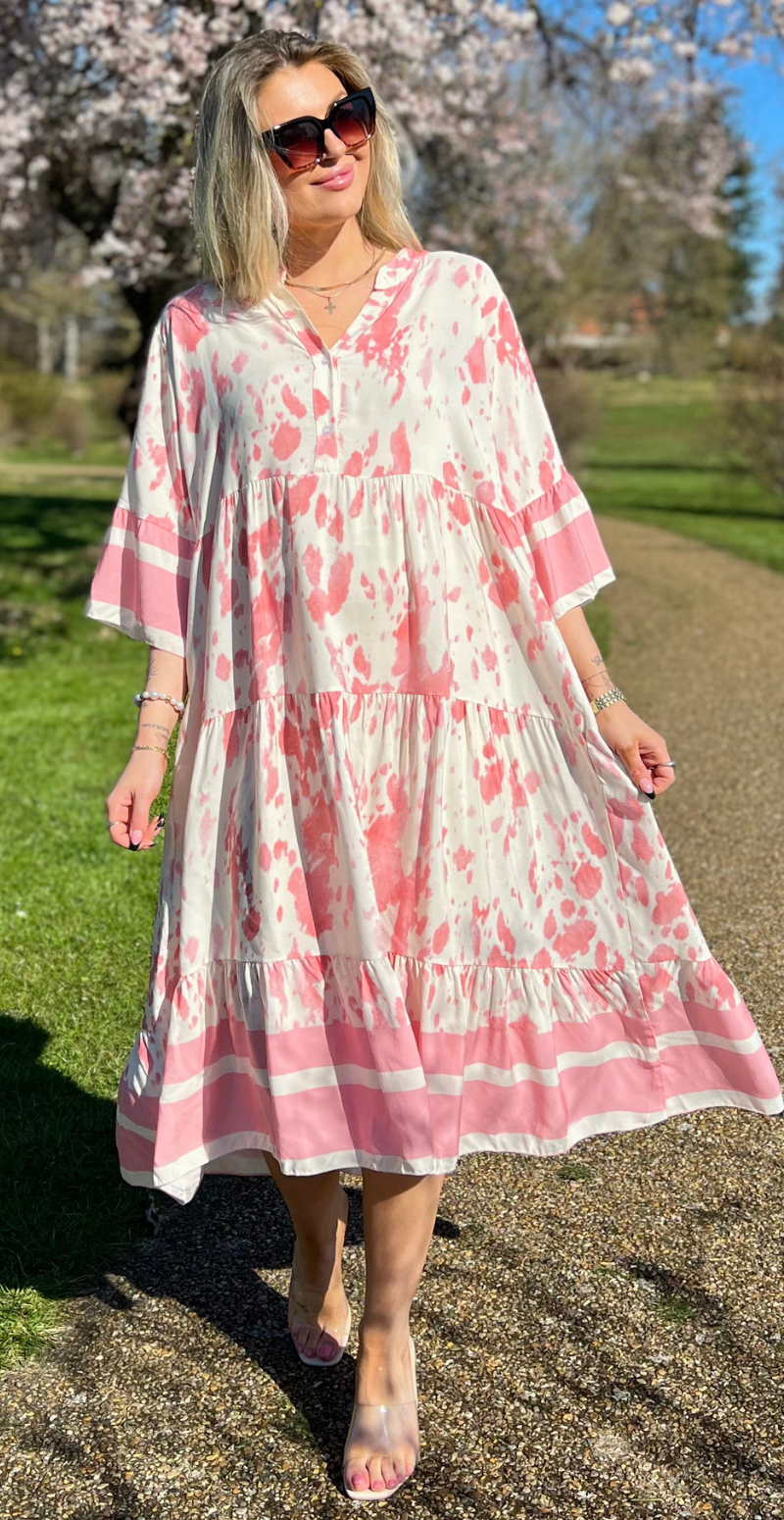 Kammy kjole med malerisk mønster rosa LikeLondon