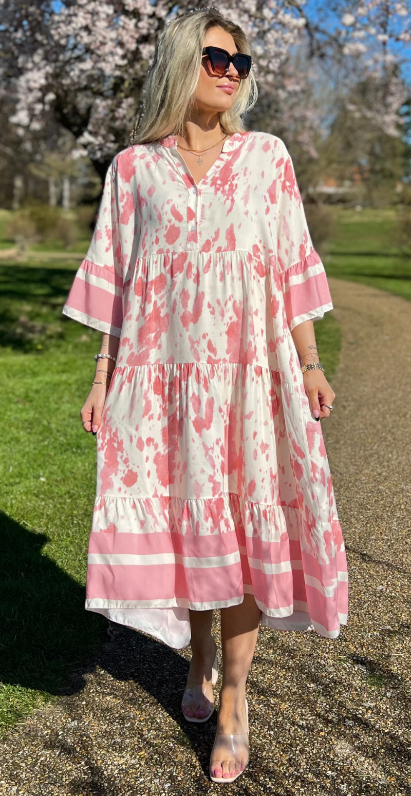 Kammy kjole med malerisk mønster rosa LikeLondon