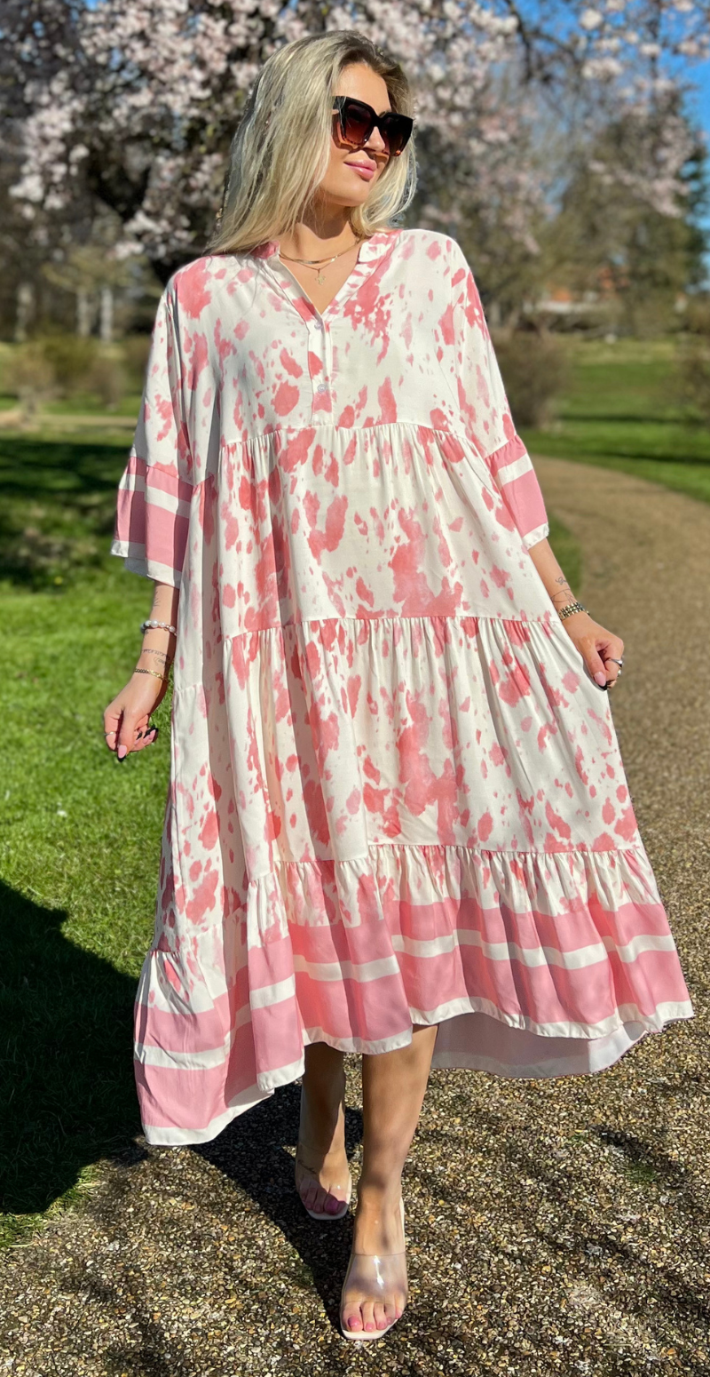 Kammy kjole med malerisk mønster rosa LikeLondon