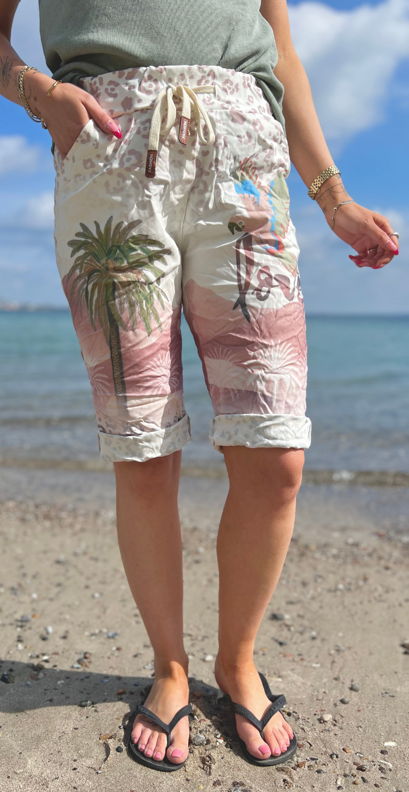 Nora shorts med palme og papegøje hvid LikeLondon