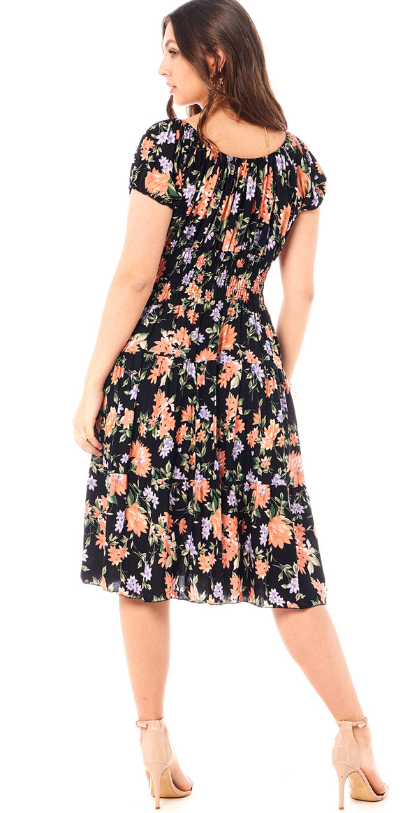sort kjole med blomster