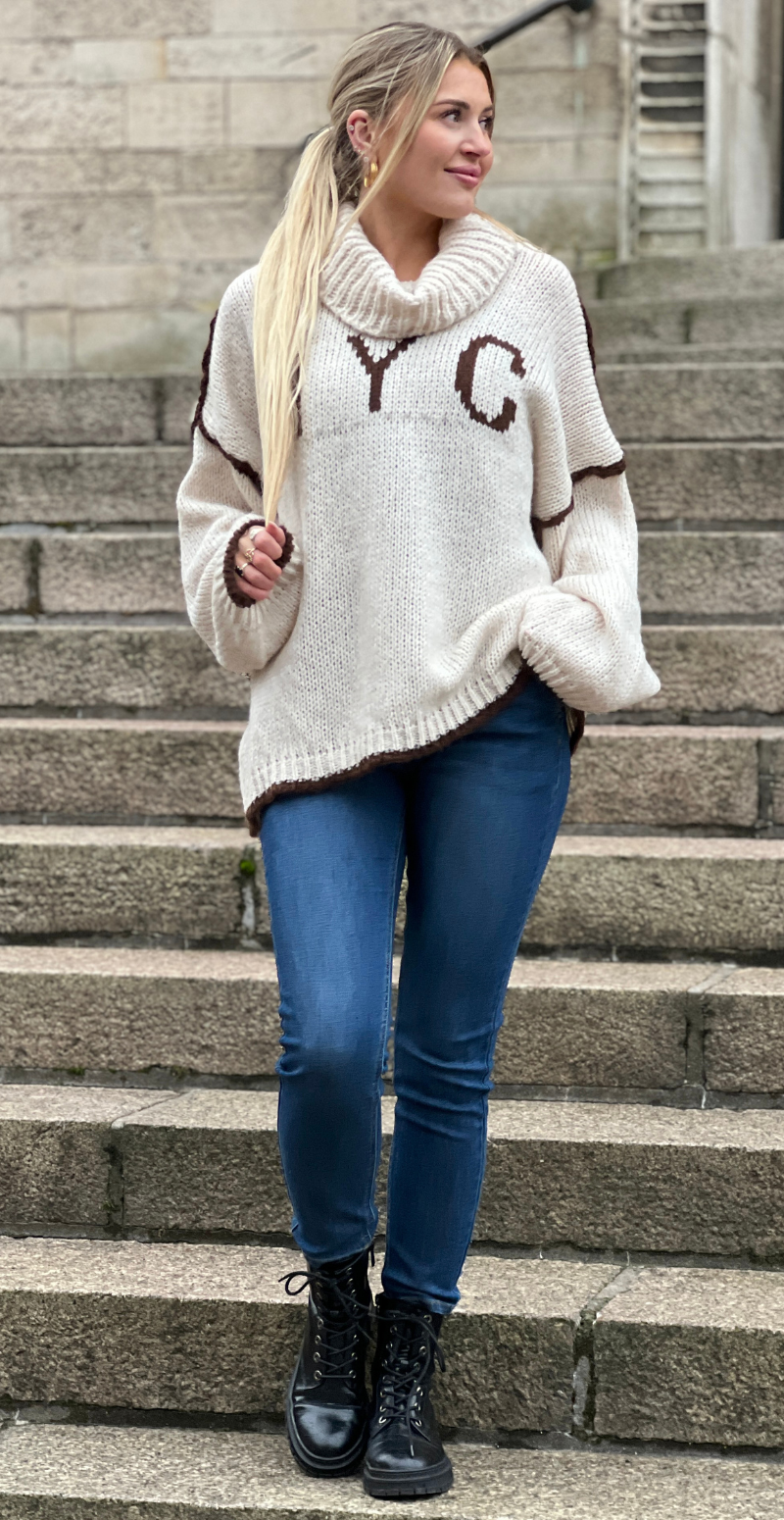 Brenda uld strik med rullekrave creme LikeLondon