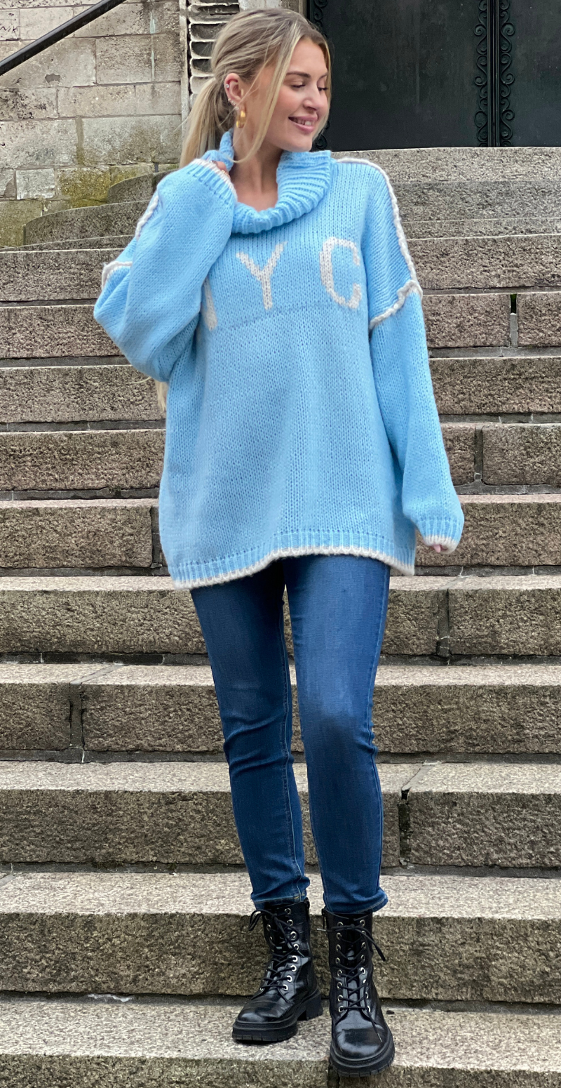 Brenda uld strik med rullekrave lysblå LikeLondon
