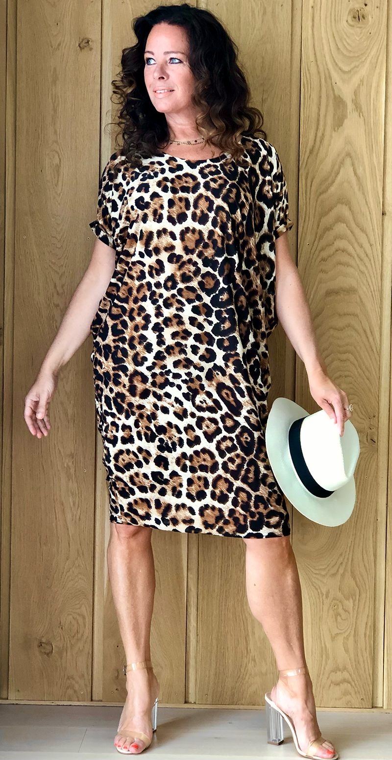 Plys dukke Ordliste Sommerhus Molly Kjole med åben ryg leopard Likelondon – LikeLondon.com