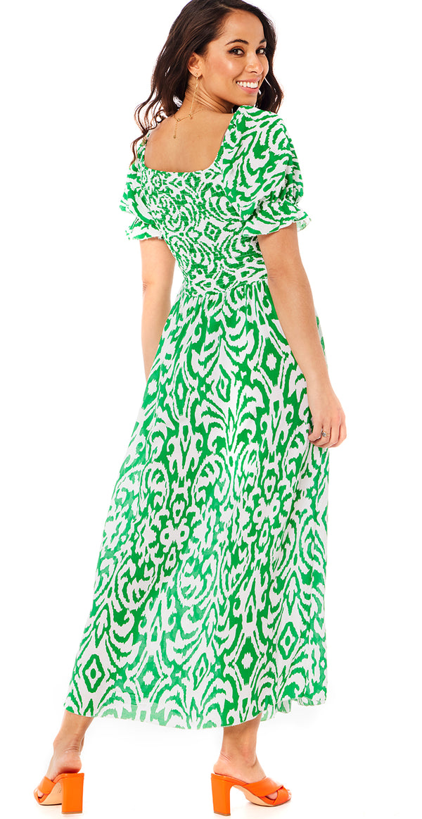 Lang kjole med smock v. brystet grøn LikeLondon