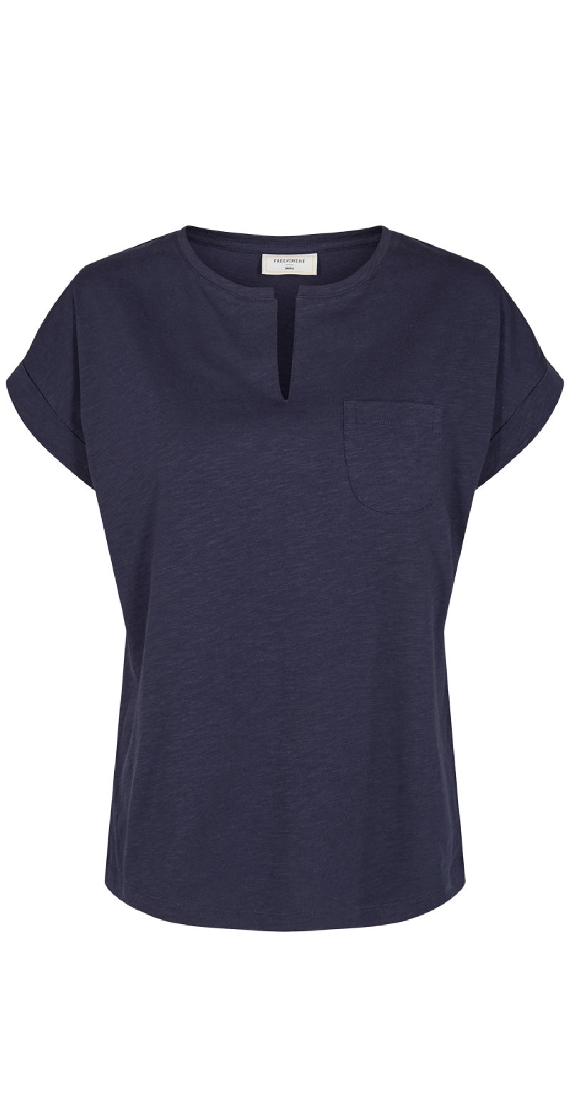 T-shirt med brystlomme navy