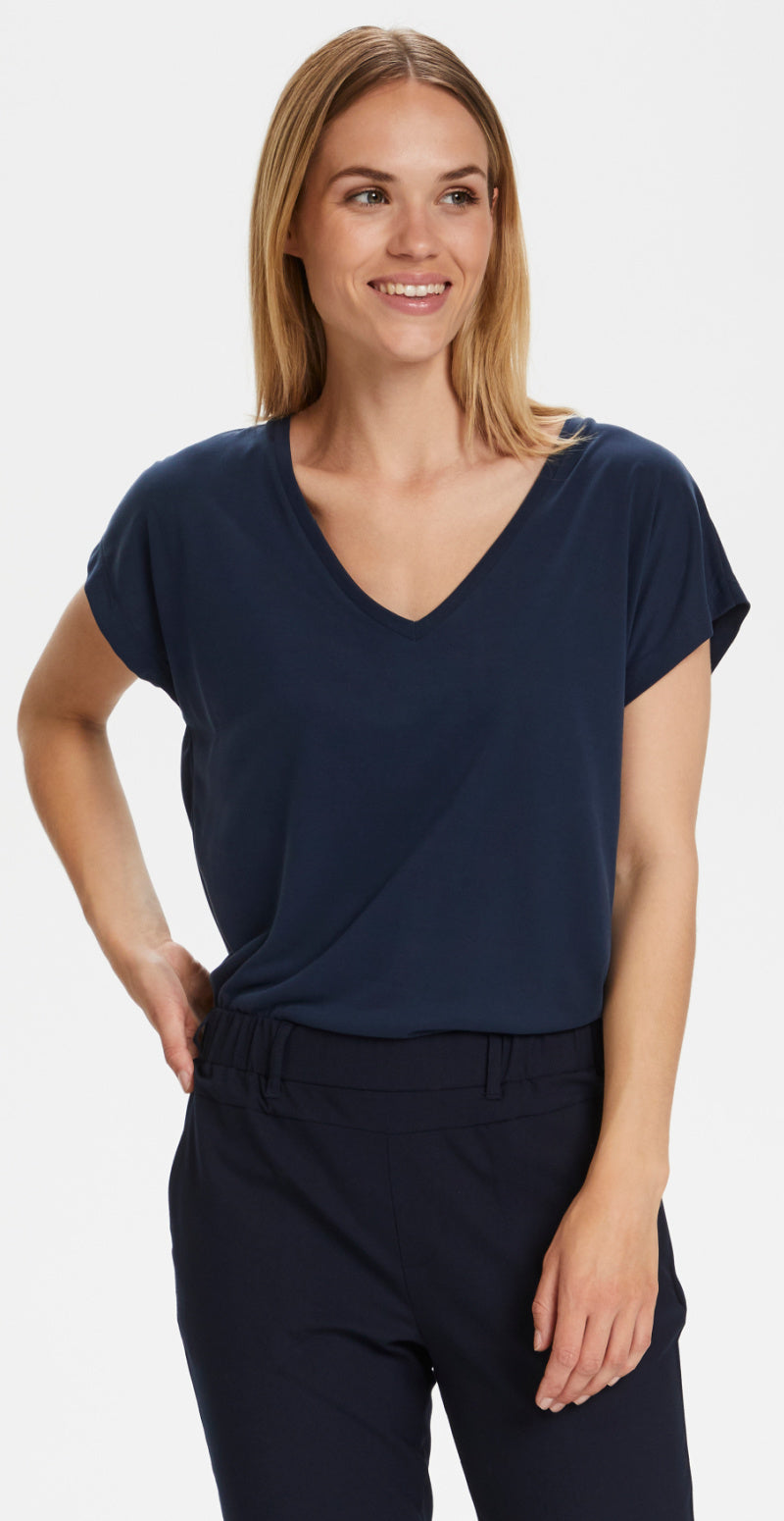 KAlisse t-shirt med v-hals navy