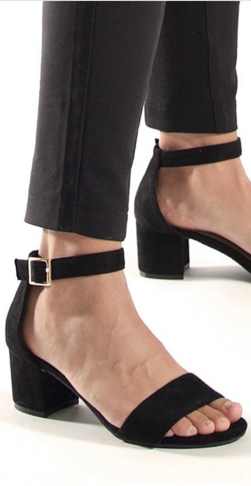 Sandal med blokhæl i sort