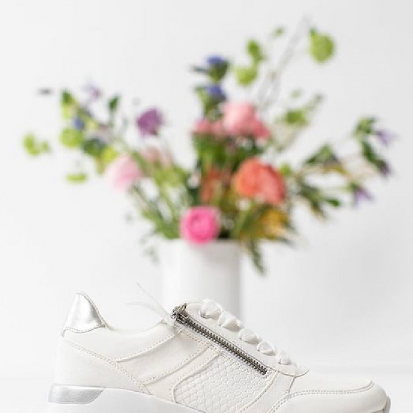 skandaløse Algebraisk Påstand Sneakers med lille kilehæl hvid og sølv – LikeLondon.com